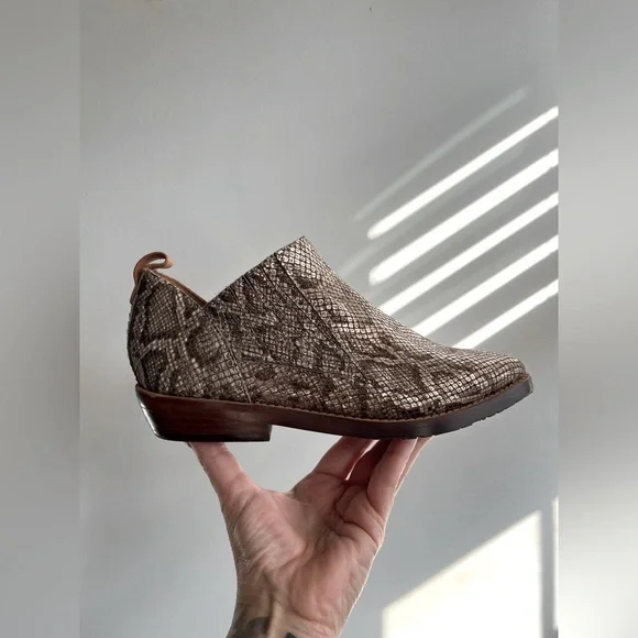 Gentle Souls Snakeskin Embossed Leather Bootie Size 6 New - Picture 1 of 11
